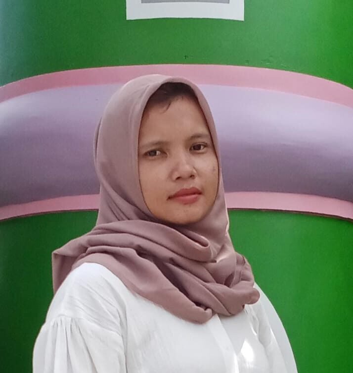 Warsini, 31 tahun, Asal Cirebon, Beberes momong, Pengalaman 8thn, gaji 2.5jt