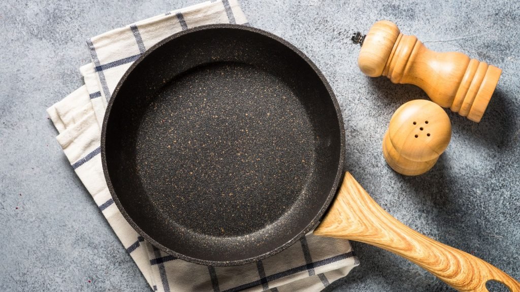 Cara Menjaga Wajan Anti Lengket Tetap Awet