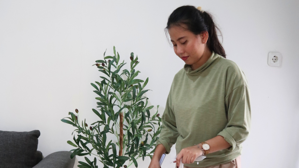 Cari Pembantu Bergaransi