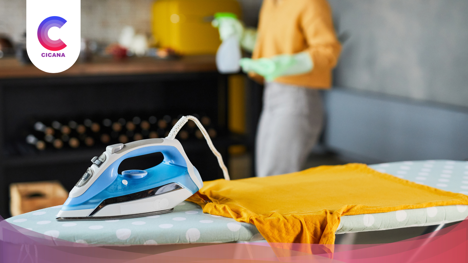 Ilustrasi ART infal membantu membersihkan rumah saat persiapan Lebaran